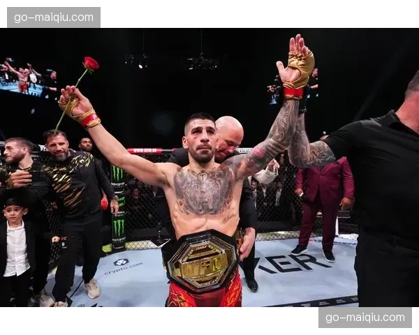 博彩赔率显示，纳瓦雷特被看好击败挑战者卫冕羽量级头衔